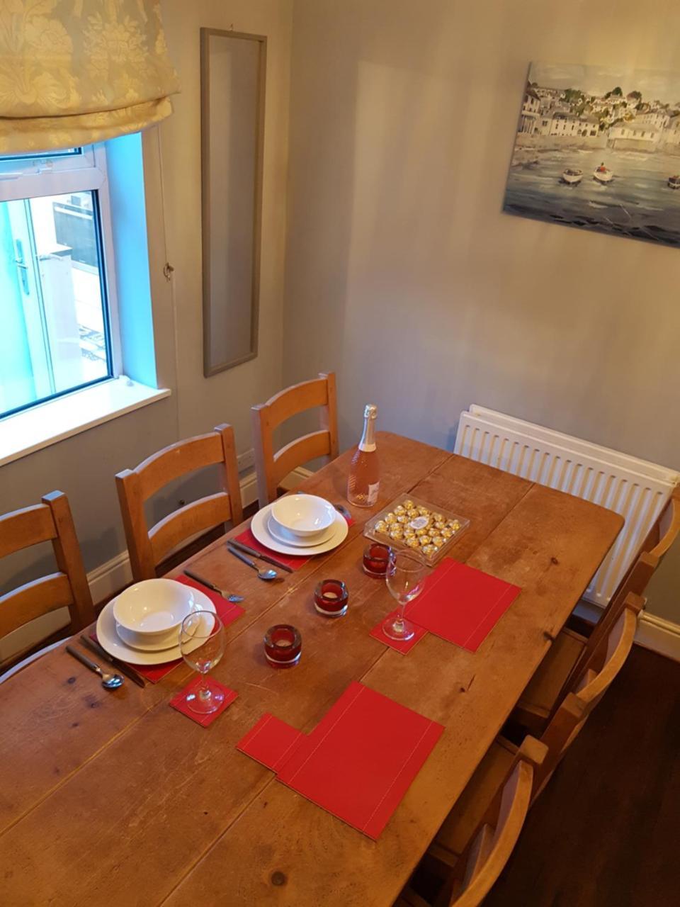 Appartement Slough Centre Townhouse With Driveway Parking For Up To Two Cars Extérieur photo